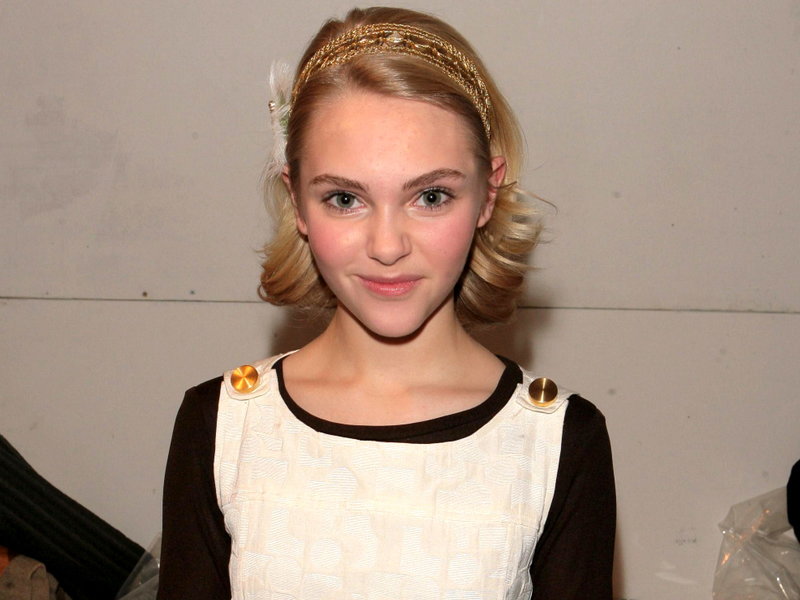 57269_anna-cofiya-robb_or_annasophia-robb_1600x1200_(www.GdeFon.ru).jpg