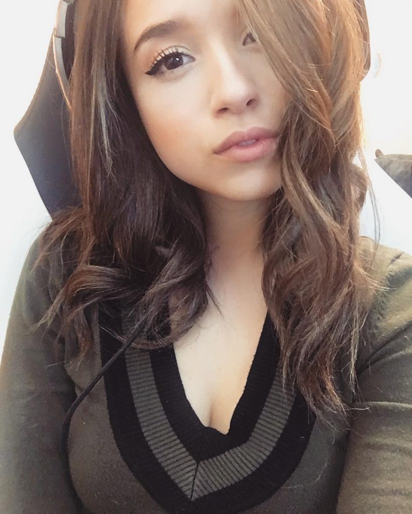 418_pokimane-46.jpg