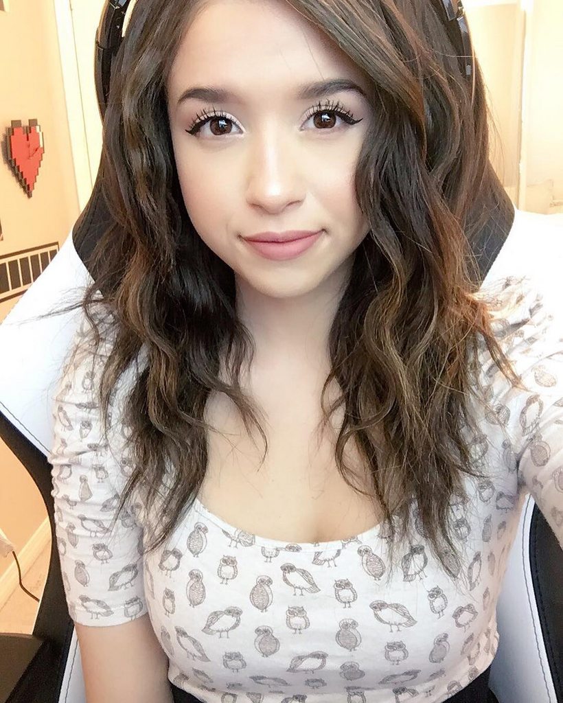 440_pokimane-53.jpg