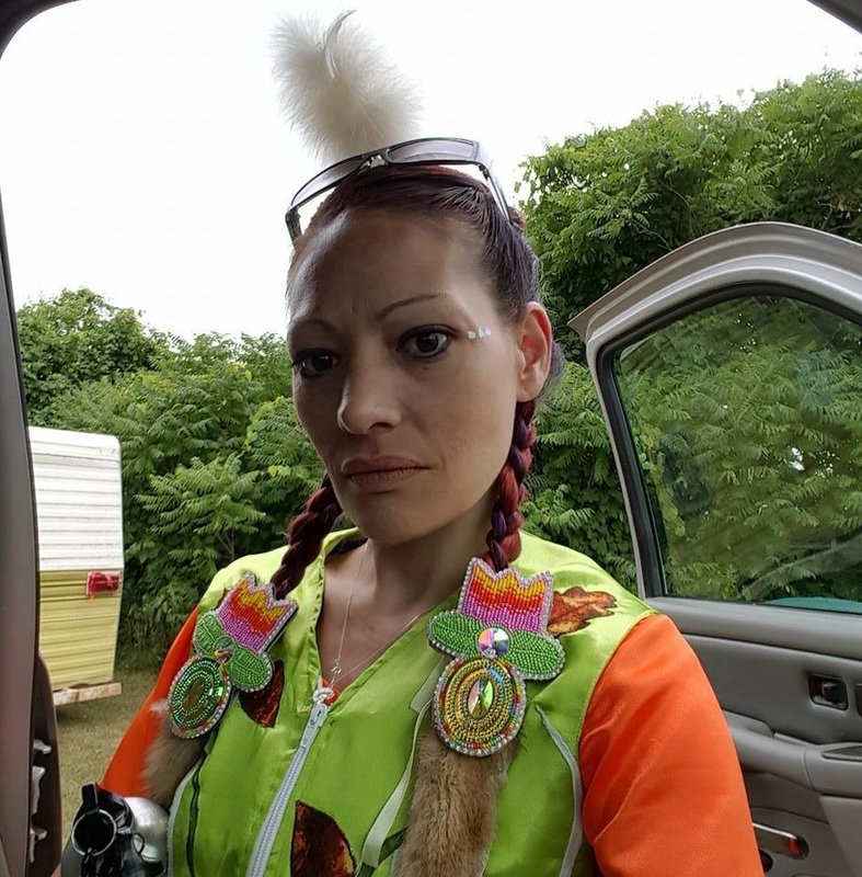 Lindsay ready for pow wow.jpg