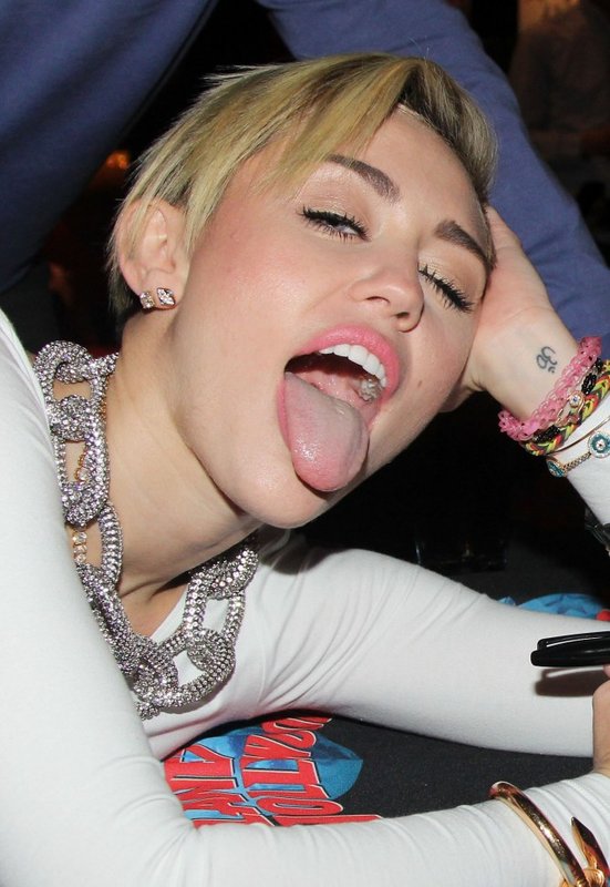 miley-cyrus-127181_w670.jpg