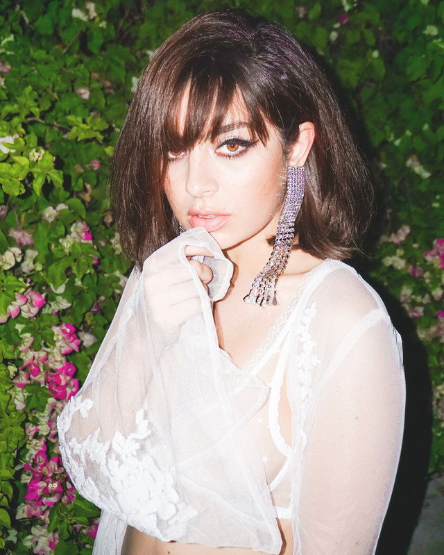 charli_xcx~1526149753~1777795109572940688_199732490.jpg