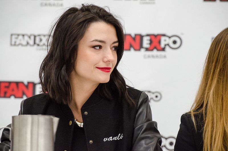 1200px-Natasha_Negovanlis_(2)_(37382238722).jpg