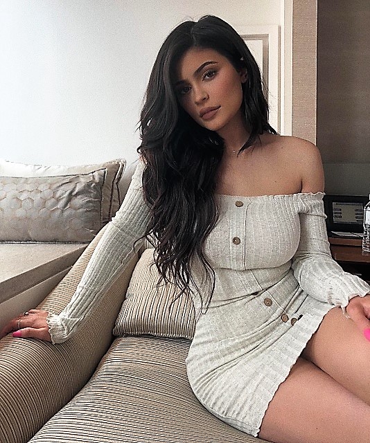 kylie_jenner_instagram_d9lR7j0Y.sized.jpg