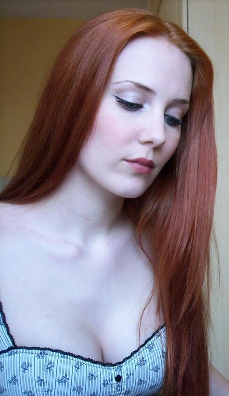 simone_simons_ss10_67zavOC.jpg