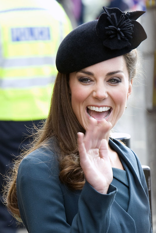 244587256_KateMiddletonDiamondJubileeTourinLeicesterEngland_030812_08_122_678lo.jpg