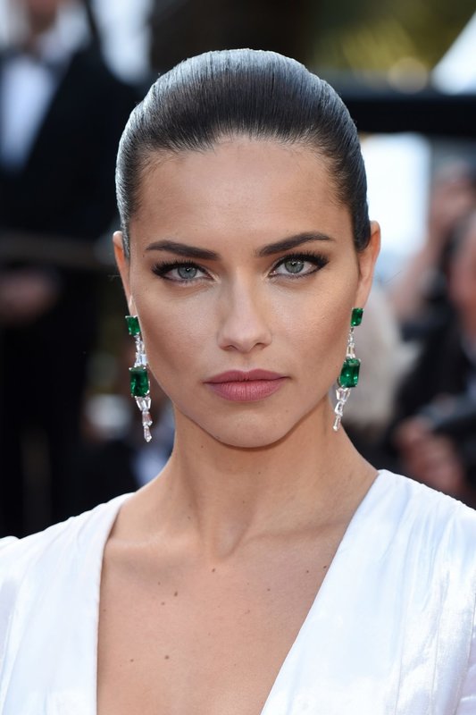 Best-Beauty-Cannes-Film-Festival-2016-Adriana-Lima--1080x1620.jpg