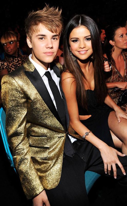 rs_634x1024-170510154128-634.Justin-Bieber-Selena-Gomez-2012_Billboard-Awards.ms.051017.jpg