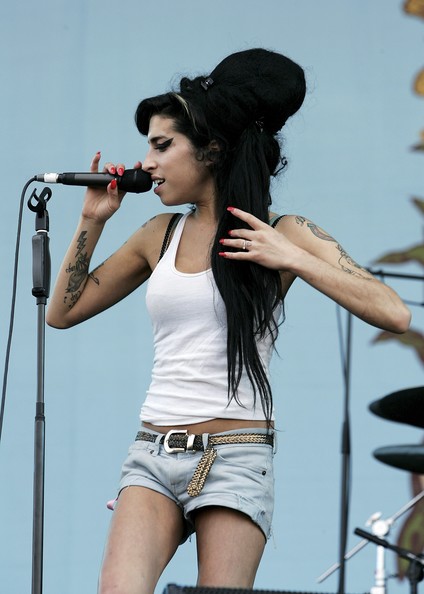 Amy+Winehouse+Isle+Wight+Festival+2007+Day+U1ExF2xGizGl.jpg