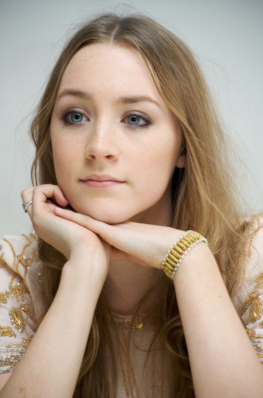 SaoirseRonan_-_The_Lovely_Bones_Press_Conference_7_.jpg