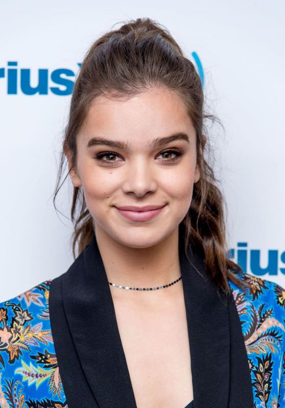 hailee-steinfeld-siriusxm-hits-1-s-the-morning-mash-up-at-siriusxm-studios-05-03-2017-1_thumbnail.jpg