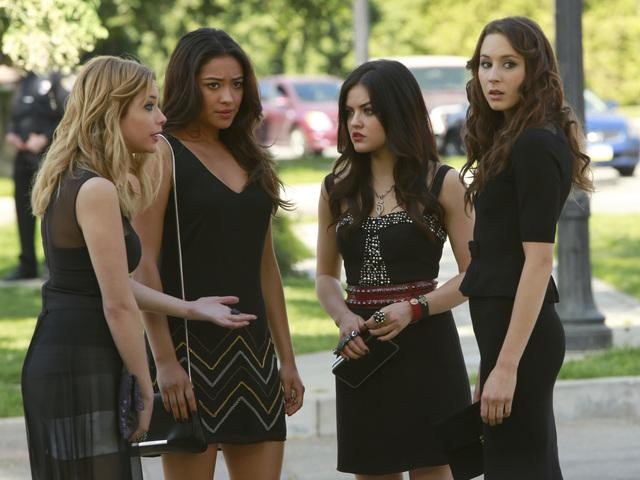 ashley benson, shay mitchell, lucy hale & troian bellisario 4.jpg