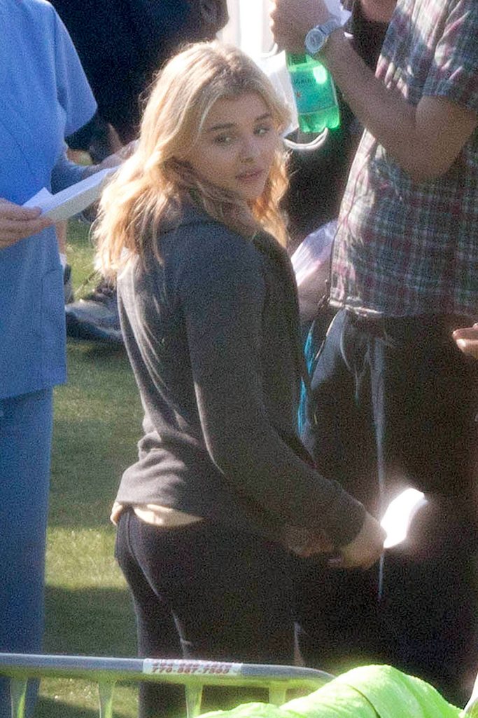 1414523625252_chloe_moretz_on_the_set_of_the_5th_wave_23.jpg