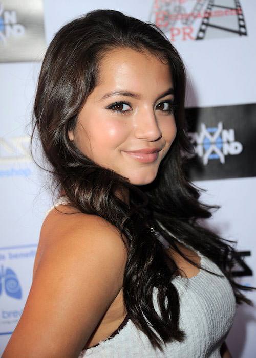 Isabela Moner15.jpg